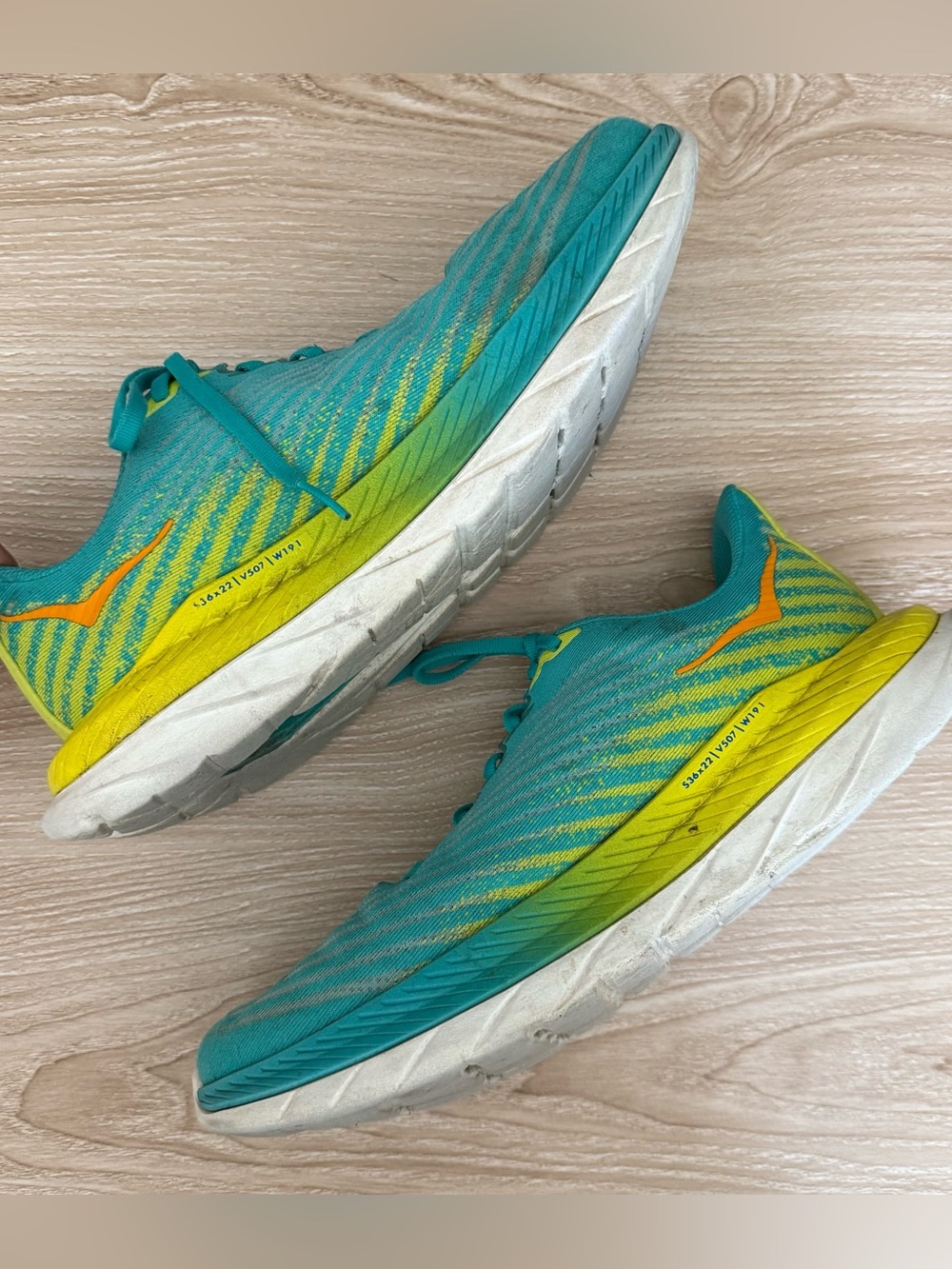 Hoka Women’s 10 B Mach 5 Sneakers Ceramic Teal Blue Yellow Workout Active - Picture 3 of 8